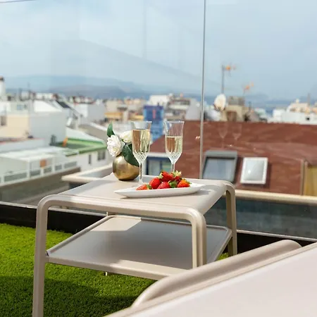 Luxury Penthouse With Jacuzzi La Strada Διαμέρισμα *