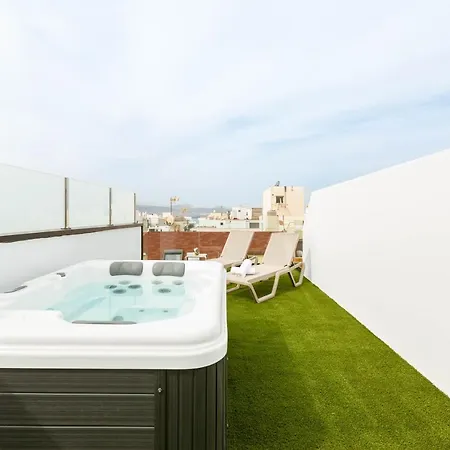 Apartamento Luxury Penthouse With Jacuzzi La Strada